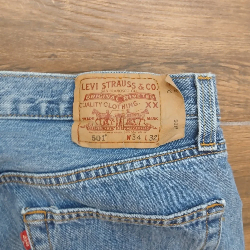 Levi's 501 Mens 34x32 (FITS 31x30) Blue Denim Straight Leg Button Fly Y2K